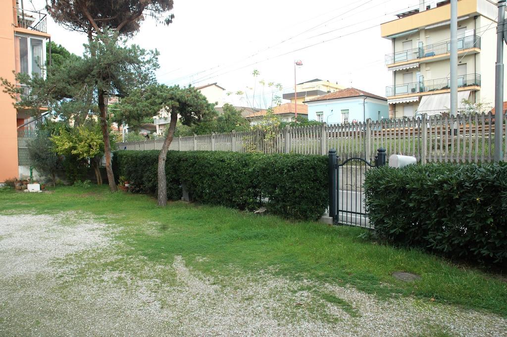 Villa Linda Affittacamere Bellaria-Igea Marina Buitenkant foto