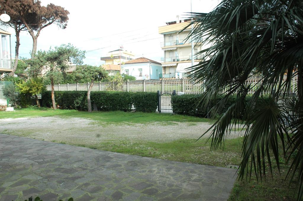 Villa Linda Affittacamere Bellaria-Igea Marina Buitenkant foto